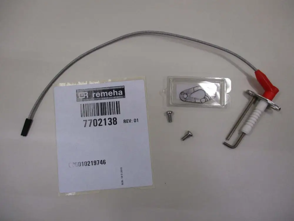 Zünd-Ionisationselektrode von Remeha, bestehend aus einem Kabel, einer Elektrodenstange und Montageschrauben, auf einem hellen Untergrund präsentiert.